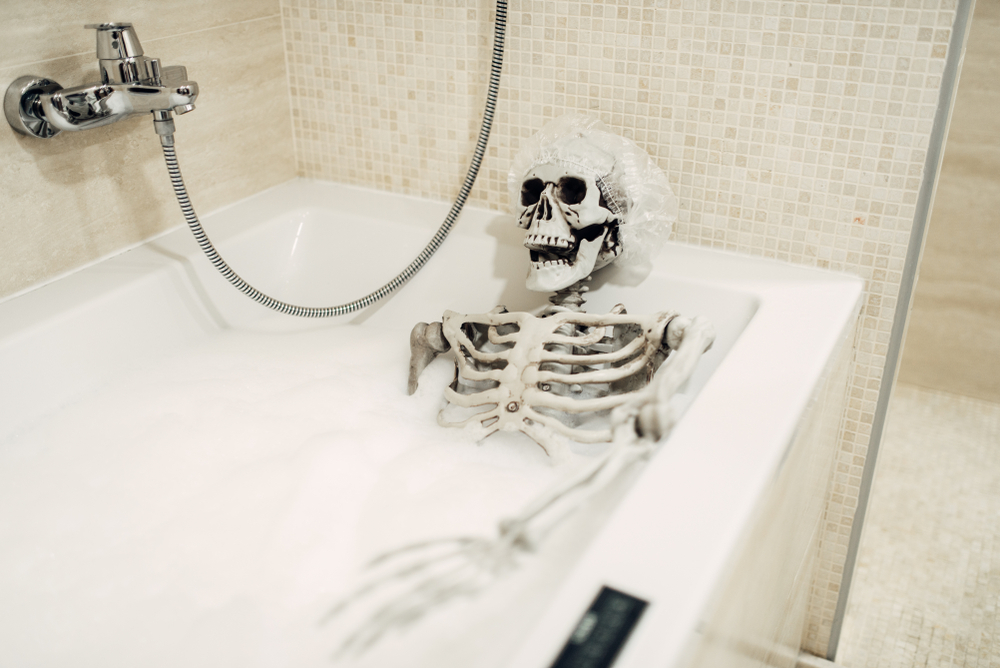 decorare il tuo bagno per Halloween
