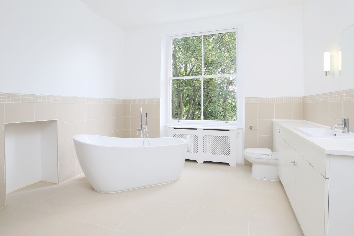 Foto bagno in stile inglese bianco vasca da bagno