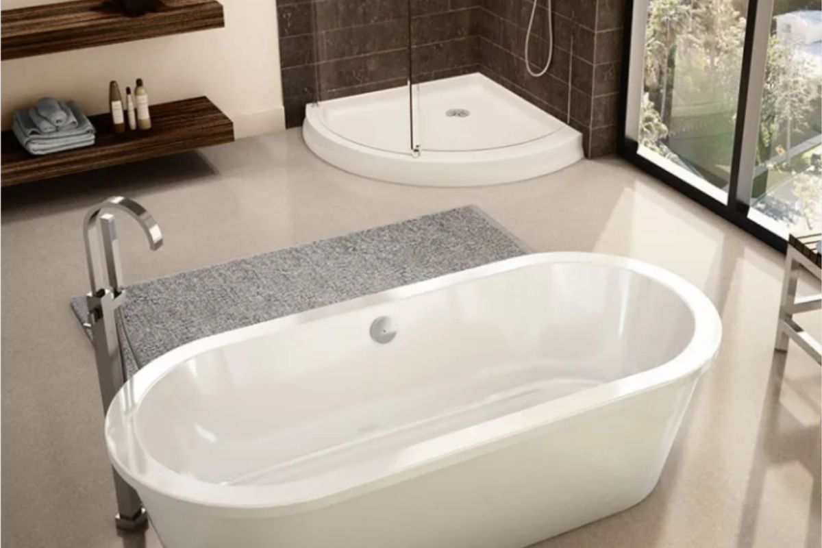 Vasca da bagno freestanding moderna con piedini interni regolabili Allison