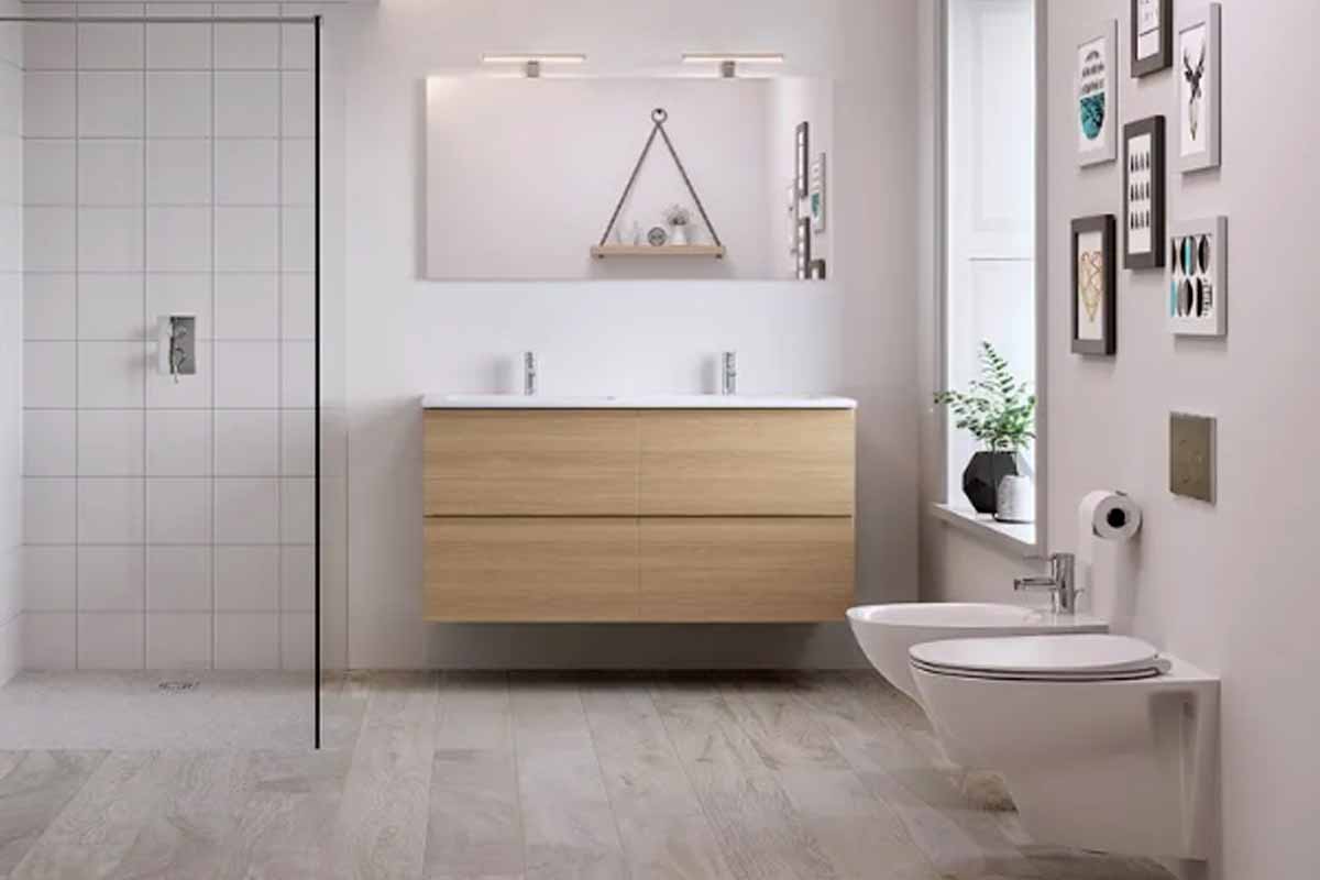 Come arredare un bagno lungo e stretto?